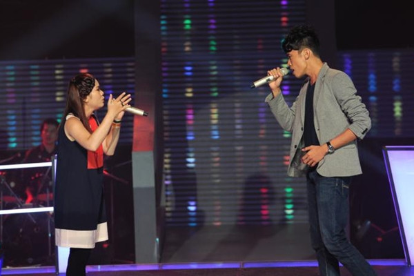 Thu Minh: "Chị đã dặn 2 em rất nhiều lần, mình lên sàn đấu, mình đấu với nhau mà hai em yêu nhau thế này thì làm sao chị có thể chọn lựa, hai em làm chị khổ tâm quá"! Thu Minh: "Chị đã dặn 2 em rất nhiều lần, mình lên sàn đấu, mình đấu với nhau mà hai em yêu nhau thế này thì làm sao chị có thể chọn lựa, hai em làm chị khổ tâm quá"!