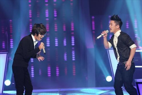 Bùi Anh Tuấn (trái) và Hồng Dương Bùi Anh Tuấn (trái) và Hồng Dương