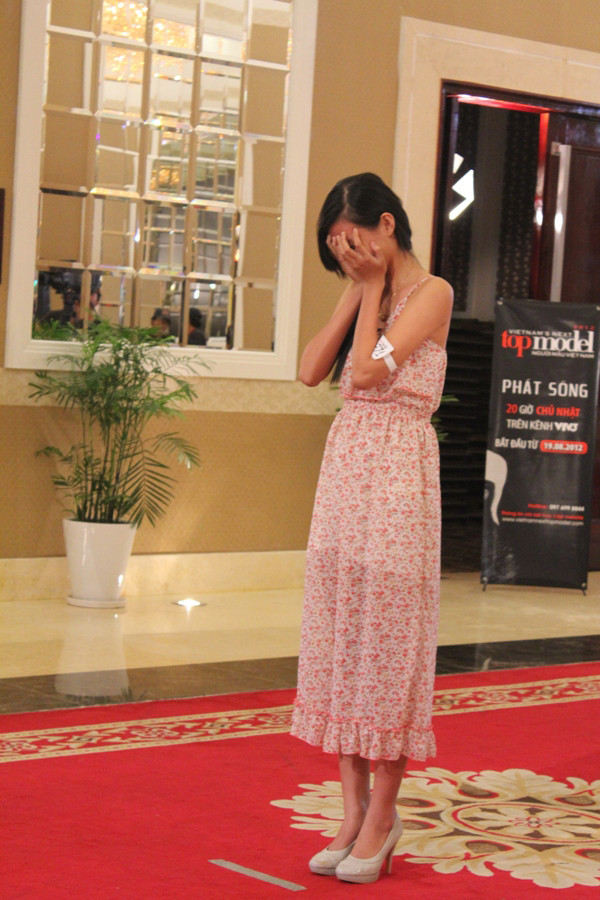 Trang vừa khóc vừa chia sẻ “Nếu bị rớt em sẽ về mách mẹ, khóc quá trời luôn!” Trang vừa khóc vừa chia sẻ “Nếu bị rớt em sẽ về mách mẹ, khóc quá trời luôn!”