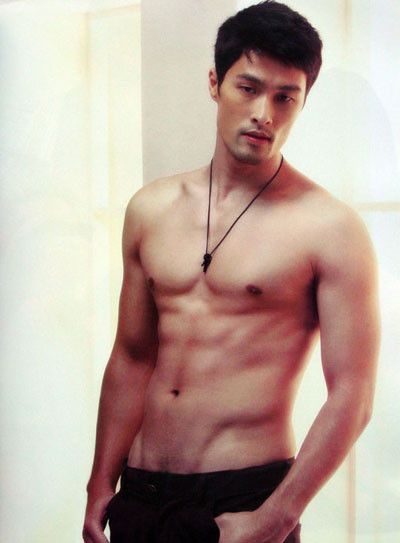 Đặc biệt, một số nguồn tin cho rằng Johnny Trí Nguyễn mới đây đã tham gia một dự án phim ở Ấn Độ với cát-xê không dưới 100.000 USD, tức tương đương khoảng 2 tỷ đồng.