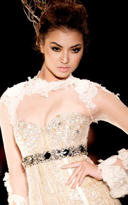 Vì việc này, người mẫu Hồng Quế bị xử phạt hành chính 750.000 đồng Vì việc này, người mẫu Hồng Quế bị xử phạt hành chính 750.000 đồng