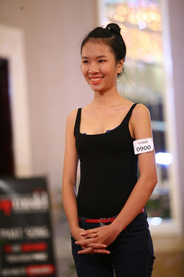 Bị "lộ hàng" trong phần thi trang phục tự chọn, Nguyễn Thùy Trang phân trần với BGK: “Em không cố ý gây ra sự cố lộ hàng, đây chỉ là sự bất cẩn của em và em vô cùng hối hận. Em không hề muốn gây chú ý đến BGK và cũng sẽ không bao giờ tôn trọng những con người dùng scandal để được nổi tiếng!”. Bị "lộ hàng" trong phần thi trang phục tự chọn, Nguyễn Thùy Trang phân trần với BGK: “Em không cố ý gây ra sự cố lộ hàng, đây chỉ là sự bất cẩn của em và em vô cùng hối hận. Em không hề muốn gây chú ý đến BGK và cũng sẽ không bao giờ tôn trọng những con người dùng scandal để được nổi tiếng!”.