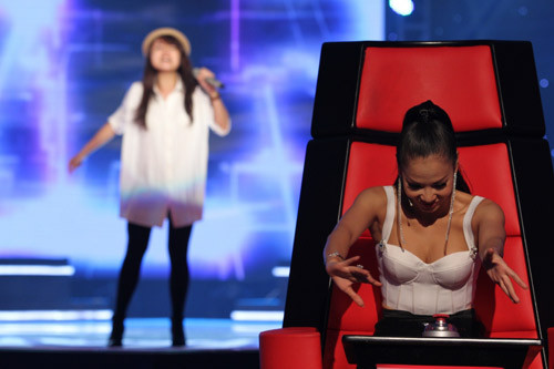 Để lôi kéo Thái Trinh, Thu Minh tung "chiêu độc": Tôi cảm thấy mệt mỏi khi phải tranh giành như thế này, nếu tôi không bấm tôi sẽ phải hối hận cả đời. Để lôi kéo Thái Trinh, Thu Minh tung "chiêu độc": Tôi cảm thấy mệt mỏi khi phải tranh giành như thế này, nếu tôi không bấm tôi sẽ phải hối hận cả đời.