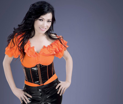 Phương Thanh từng thẳng tay tát vào mặt Nini Khanh vì dám "hỗn láo" với đàn chị. Phương Thanh từng thẳng tay tát vào mặt Nini Khanh vì dám "hỗn láo" với đàn chị.