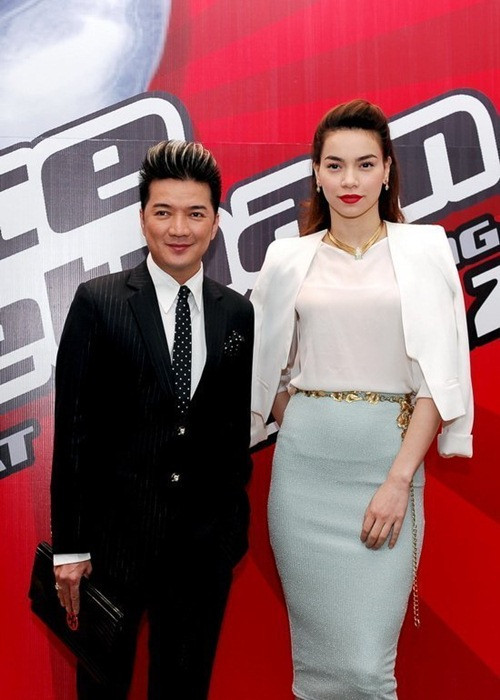 Theo tiết lộ cách đây không lâu, Hồ Ngọc Hà, Đàm Vĩnh Hưng được nhận khoảng 500 triệu cho 2 tháng xuất hiện tại chương trình Giọng hát Việt - The Voice phiên bản Việt.