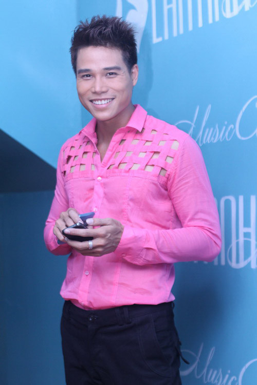 Không ai phủ nhận sự hấp dẫn toát lên từ hình thể Tiến Đoàn Không ai phủ nhận sự hấp dẫn toát lên từ hình thể Tiến Đoàn