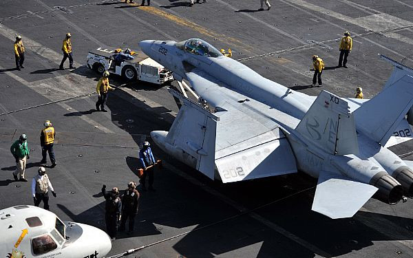 Trên bong tàu sân bay USS Abraham Lincoln (CVN 72) của Hải quân Mỹ đang ở Thái Bình Dương ngày 6/10/2011.