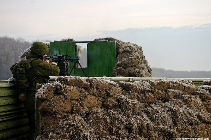 Súng máy hạng nhẹ PKP "Pecheneg" có tác dụng hỗ trợ lực lượng làm nhiệm vụ. Súng máy hạng nhẹ PKP "Pecheneg" có tác dụng hỗ trợ lực lượng làm nhiệm vụ.