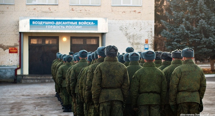 Đội hình các chiến sỹ mới của Tiểu đoàn chuẩn bị cho buổi tập luyện Đội hình các chiến sỹ mới của Tiểu đoàn chuẩn bị cho buổi tập luyện