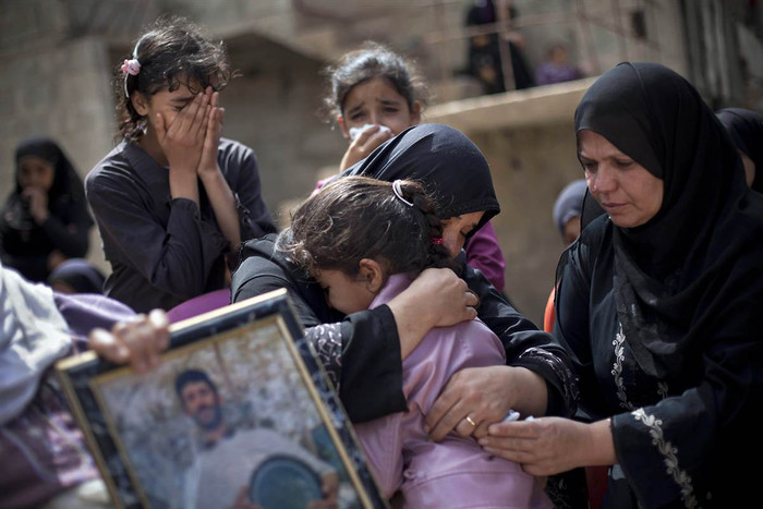 Đám tang một người đàn ông Palestine bị lính Israel bắn chết có tên Issam Badran tại khu Bờ Tây (ảnh chụp ngày 24/9/2011). Đám tang một người đàn ông Palestine bị lính Israel bắn chết có tên Issam Badran tại khu Bờ Tây (ảnh chụp ngày 24/9/2011).