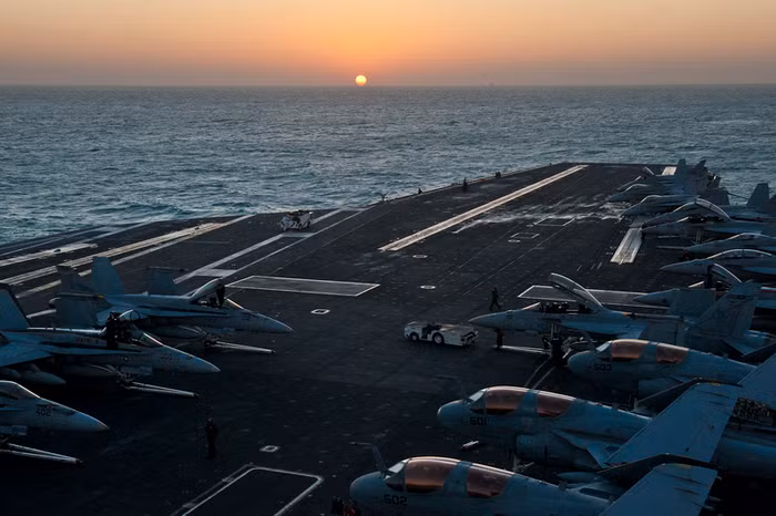 Vịnh A Rập: Các chiến đấu cơ, máy bay chức năng trên bong tàu sân bay USS John C. Stennis (CVN 74).