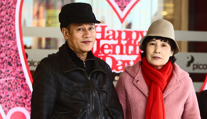 Ông Phạm Ngọc Cảnh tâm sự: "Tình cảm của tôi đối vớ́i nhà tôi đến bây giờ vẫn như lúc ban đầu, không có gì thay đổ̉i". >> xem chi tiết tại đây Ông Phạm Ngọc Cảnh tâm sự: "Tình cảm của tôi đối vớ́i nhà tôi đến bây giờ vẫn như lúc ban đầu, không có gì thay đổ̉i". >> xem chi tiết tại đây