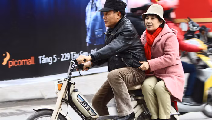 Hai ông bà đi đâu cũng có nhau.>> xem chi tiết tại đây