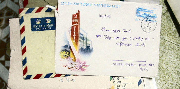 Ông Cảnh đã đi công tác ở Bắc Triều Tiên một vài lần trong thời gian đó. Có người nói bà Ri đã lấy chồng, rồi lại có người nói bà đã chết, nhưng ông kiên quyết không tin. Ông lên sứ quán Bắc Hàn ở Hà Nội nhiều lần để̉ xin giúp đỡ. >> xem chi tiết tại đây Ông Cảnh đã đi công tác ở Bắc Triều Tiên một vài lần trong thời gian đó. Có người nói bà Ri đã lấy chồng, rồi lại có người nói bà đã chết, nhưng ông kiên quyết không tin. Ông lên sứ quán Bắc Hàn ở Hà Nội nhiều lần để̉ xin giúp đỡ. >> xem chi tiết tại đây