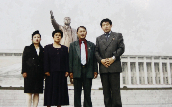 Năm 2001, ông Cảnh được tin đoàn củ̉a Chủ tịch nước Việt Nam Trần Đức Lương sẽ sang thăm Bình Nhưỡng. Ông lại mang lời thỉnh cầu của mình tớ́i đoàn đại biểu nhờ̀ chuyển tớ́i lãnh đạo Bắc Hàn. Cuối cùng, Thường vụ Quốc hội CHDCND Triều Tiên đã cho phép công dân của họ, Ri Yong-hui, kết hôn với ông Phạm Ngọc Cả̉nh. >> xem chi tiết tại đây Năm 2001, ông Cảnh được tin đoàn củ̉a Chủ tịch nước Việt Nam Trần Đức Lương sẽ sang thăm Bình Nhưỡng. Ông lại mang lời thỉnh cầu của mình tớ́i đoàn đại biểu nhờ̀ chuyển tớ́i lãnh đạo Bắc Hàn. Cuối cùng, Thường vụ Quốc hội CHDCND Triều Tiên đã cho phép công dân của họ, Ri Yong-hui, kết hôn với ông Phạm Ngọc Cả̉nh. >> xem chi tiết tại đây