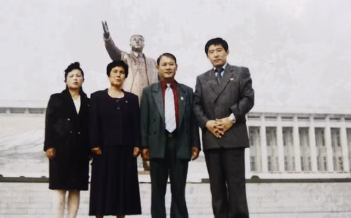 Năm 2001, ông Cảnh được tin đoàn củ̉a Chủ tịch nước Việt Nam Trần Đức Lương sẽ sang thăm Bình Nhưỡng. Ông lại mang lời thỉnh cầu của mình tớ́i đoàn đại biểu nhờ̀ chuyển tớ́i lãnh đạo Bắc Hàn. Cuối cùng, Thường vụ Quốc hội CHDCND Triều Tiên đã cho phép công dân của họ, Ri Yong-hui, kết hôn với ông Phạm Ngọc Cả̉nh. >> xem chi tiết tại đây