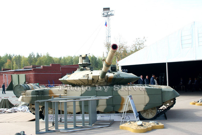 Xe còn được trang bị hệ thống chỉ huy tự động hóa cấp chiến thuật. Nhờ hệ thống này, xe tăng có khả năng trao đổi thông tin và nhận thông tin chỉ thị mục tiêu từ các xe tăng khác trong cùng phân đội chiến đấu. Xe còn được trang bị hệ thống chỉ huy tự động hóa cấp chiến thuật. Nhờ hệ thống này, xe tăng có khả năng trao đổi thông tin và nhận thông tin chỉ thị mục tiêu từ các xe tăng khác trong cùng phân đội chiến đấu.