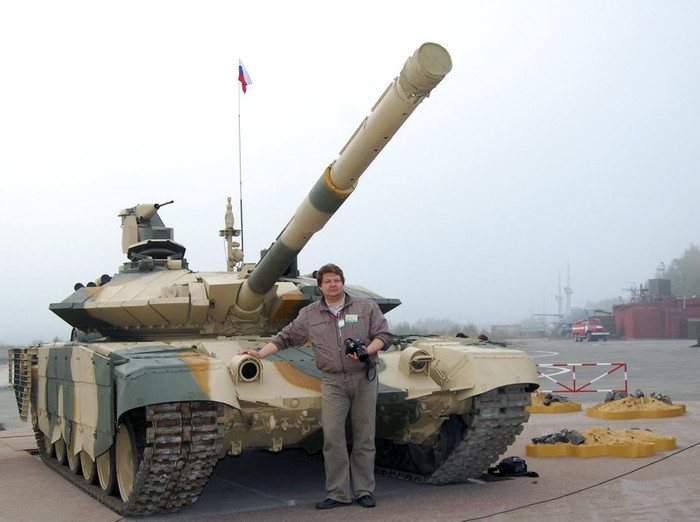 T-90MS có hệ thống điều khiển hỏa lực Kalina, không hề thua kém các mẫu tốt nhất của thế giới. Chẳng hạn, Kalina có khả năng tự động bám mục tiêu. Pháo thủ sử dụng máy ngắm hỗn hợp với các kênh ảnh nhiệt, quang học và laser. T-90MS có hệ thống điều khiển hỏa lực Kalina, không hề thua kém các mẫu tốt nhất của thế giới. Chẳng hạn, Kalina có khả năng tự động bám mục tiêu. Pháo thủ sử dụng máy ngắm hỗn hợp với các kênh ảnh nhiệt, quang học và laser.