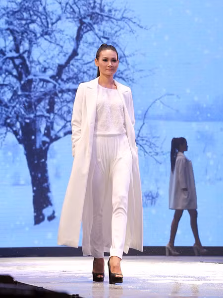 Người mẫu Thùy Trang.