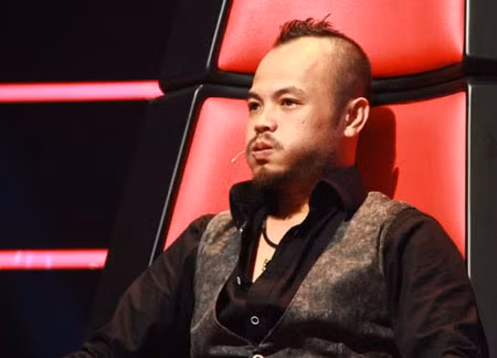 Có lẽ, Trần Lập rất tỉnh táo, người say đang chính là khán giả!