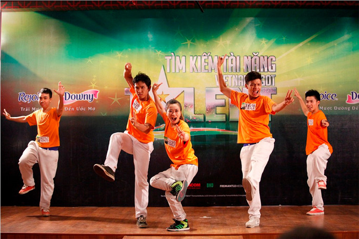 Nhóm All For One với tiết mục nhảy vui nhộn Nhóm All For One với tiết mục nhảy vui nhộn