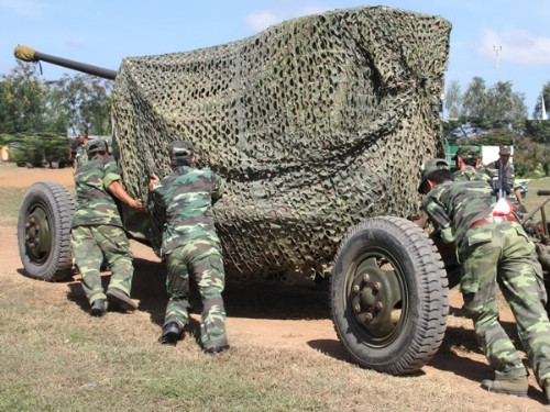 Đưa pháo vào trận địa. Đưa pháo vào trận địa.