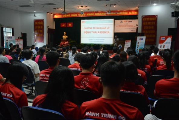 Các bạn trẻ được tìm hiểu về căn bệnh Tan máu bẩm sinh