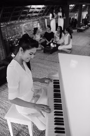 5 năm sau khi đăng quang, đối mặt với những áp lực lớn từ danh hiệu Hoa Hậu Việt Nam, Ngọc Hân thừa nhận: “Nếu không có khó khăn thì mãi mãi mình sẽ bằng lòng với những gì mình đang có”.