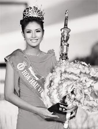 Ngọc Hân trong đêm đăng quang Hoa hậu Việt Nam 2012. Ngọc Hân trong đêm đăng quang Hoa hậu Việt Nam 2012.