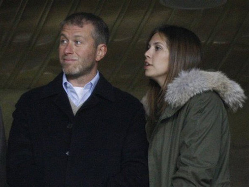 Bạn gái lâu năm của ông, Dasha Zhukova, là người mẫu, nhà thiết kế thời trang và biên tập viên tạp chí nổi tiếng tại Nga. Họ đã có với nhau một con trai.