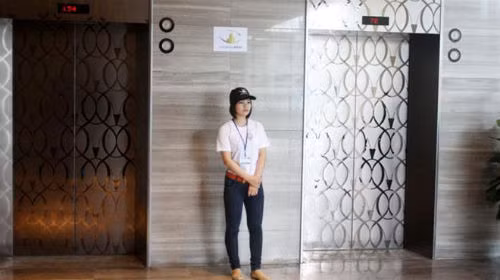 Đang chở khách, thang máy Keangnam trôi từ tầng 28 xuống tầng 1