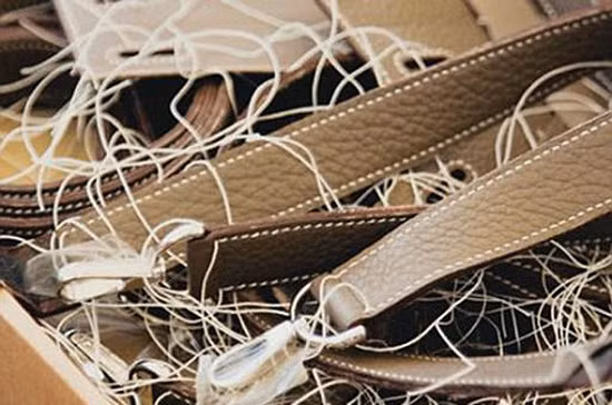 Bởi chúng được làm từ da động vật quý hiếm, thời gian và công sức tạo ra những chiếc túi này rất lâu và kỳ công. Giá của chúng có thể khiến nhiều người giật mình với chiếc rẻ nhất là 5000 USD và đắt nhất là 140.000 USD.