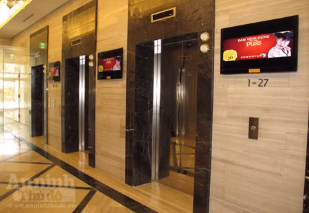 Thang máy Keangnam nhốt người giữa đêm, BQL thờ ơ như 