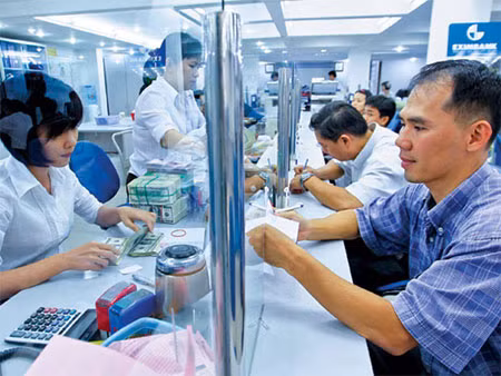 Trả lương cho ban điều hành sao cho thoả là điều các cổ đông khó lòng làm được, khi đa số doanh nghiệp vẫn chưa đưa ra được một tiêu chuẩn, thang bậc đo lường mức độ công việc, hiệu quả mang lại. Trả lương cho ban điều hành sao cho thoả là điều các cổ đông khó lòng làm được, khi đa số doanh nghiệp vẫn chưa đưa ra được một tiêu chuẩn, thang bậc đo lường mức độ công việc, hiệu quả mang lại.