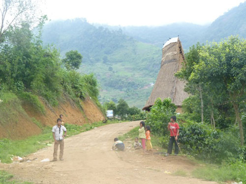 Người dân xã Măng Ri, H.Tu Mơ Rông (Kon Tum) Người dân xã Măng Ri, H.Tu Mơ Rông (Kon Tum)