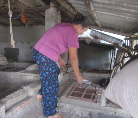 Bà Nền vui mừng bước vào lứa rắn mới. Bà Nền vui mừng bước vào lứa rắn mới.