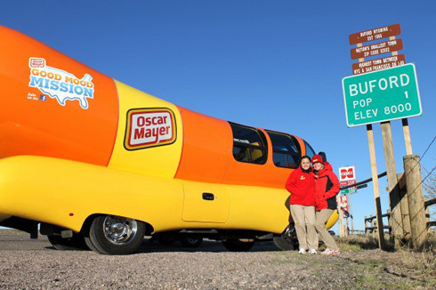 Buford có thể được xem là thị trấn được chụp hình nhiều nhất tại Mỹ tính trên đơn vị m2. Vào những tháng thời tiết tốt, mỗi ngày có gần 2.000 người ghé ngang. Đa số là những người đi du lịch, lái xe xuyên bang, dừng chân và chụp hình kỷ niệm trước tấm bảng “Thị trấn nhỏ nhất nước Mỹ - Buford”. Buford có thể được xem là thị trấn được chụp hình nhiều nhất tại Mỹ tính trên đơn vị m2. Vào những tháng thời tiết tốt, mỗi ngày có gần 2.000 người ghé ngang. Đa số là những người đi du lịch, lái xe xuyên bang, dừng chân và chụp hình kỷ niệm trước tấm bảng “Thị trấn nhỏ nhất nước Mỹ - Buford”.