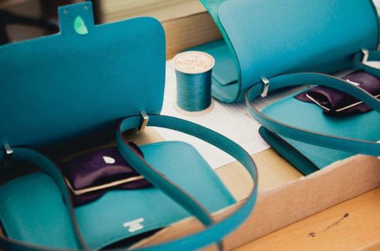 Hầu hết các ngôi sao màn bạc lớn ở kinh đô điện ảnh Hollywood đều là các khách hàng ruột của Hermes. Có thể đơn cử như: Britney Spears, Victoria Beckham, Eva Longoria Parker, Katie Holmes… Hầu hết các ngôi sao màn bạc lớn ở kinh đô điện ảnh Hollywood đều là các khách hàng ruột của Hermes. Có thể đơn cử như: Britney Spears, Victoria Beckham, Eva Longoria Parker, Katie Holmes…