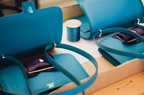 Hầu hết các ngôi sao màn bạc lớn ở kinh đô điện ảnh Hollywood đều là các khách hàng ruột của Hermes. Có thể đơn cử như: Britney Spears, Victoria Beckham, Eva Longoria Parker, Katie Holmes…