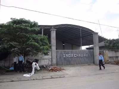 Ngân hàng phải cử nhân viên, thuê công ty bảo vệ canh chừng hàng hóa của Cty Inox Châu Âu (Hà Tây) 24/24 giờ.