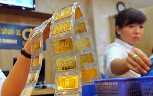 Văn bản của Ngân hàng Nhà nước khẳng định, khối lượng ngoại tệ Ngân hàng Nhà nước sử dụng để nhập khẩu vàng là nhỏ hơn nhiều lần lượng ngoại tệ nền kinh tế phải bỏ ra để nhập khẩu vàng trong những năm trước đây. Văn bản của Ngân hàng Nhà nước khẳng định, khối lượng ngoại tệ Ngân hàng Nhà nước sử dụng để nhập khẩu vàng là nhỏ hơn nhiều lần lượng ngoại tệ nền kinh tế phải bỏ ra để nhập khẩu vàng trong những năm trước đây.