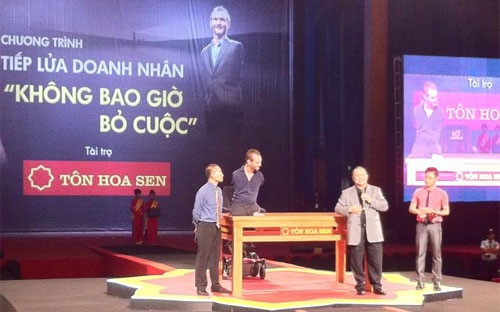 Theo lãnh đạo HSG, tập đoàn này đã chi tổng cộng 35 tỷ đồng cho sự kiện Nick Vujicic đến Việt Nam. Theo lãnh đạo HSG, tập đoàn này đã chi tổng cộng 35 tỷ đồng cho sự kiện Nick Vujicic đến Việt Nam.