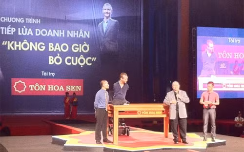 Theo lãnh đạo HSG, tập đoàn này đã chi tổng cộng 35 tỷ đồng cho sự kiện Nick Vujicic đến Việt Nam. Theo lãnh đạo HSG, tập đoàn này đã chi tổng cộng 35 tỷ đồng cho sự kiện Nick Vujicic đến Việt Nam.