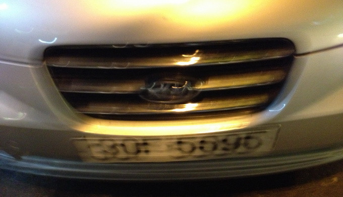 Chiếc taxi được cho đã tính giá "cắt cổ" hai du khách tối 9/5 - Ảnh: James Murtagh Chiếc taxi được cho đã tính giá "cắt cổ" hai du khách tối 9/5 - Ảnh: James Murtagh