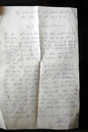 Bản tường trình của bà Phương Hoa hôm 10/3, sau khi tiêm thuốc pha sẵn cho con chị Oanh. Ảnh: Lao Động.