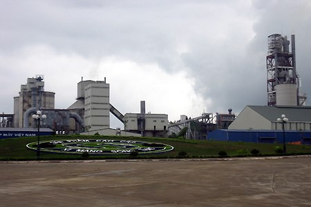 Bộ Xây dựng đề nghị Bộ Tài chính ứng vốn 5,4 triệu đôla thay Hud để trả nợ cho Nhà máy Xii măng Sông Thao. Ảnh: HUD