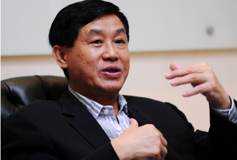 Tràng Tiền Plaza nổi như cồn bởi chính tên tuổi và cả những câu chuyện đằng sau của ông trùm hàng hiệu, ông Johnathan Hạnh Nguyễn. Ảnh:Nhật Anh Tràng Tiền Plaza nổi như cồn bởi chính tên tuổi và cả những câu chuyện đằng sau của ông trùm hàng hiệu, ông Johnathan Hạnh Nguyễn. Ảnh:Nhật Anh