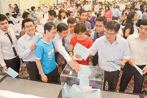 Các cổ đông tham dự ĐHCĐ thường niên 2013 Vinamilk. Các cổ đông tham dự ĐHCĐ thường niên 2013 Vinamilk.