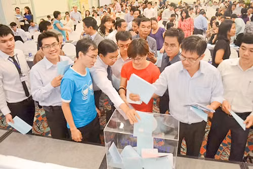 Các cổ đông tham dự ĐHCĐ thường niên 2013 Vinamilk.