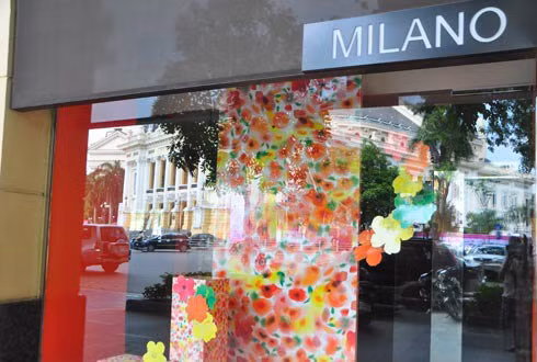 Việc bảo quản số hàng hiệu trên tốn không ít tiền bạc, công sức. Cơ quan chức năng hiện dành một gian phòng làm việc riêng chỉ để lưu trữ hàng hóa. Phòng được bật điều hòa mỗi ngày, có máy hút ẩm và người thay nước liên tục.